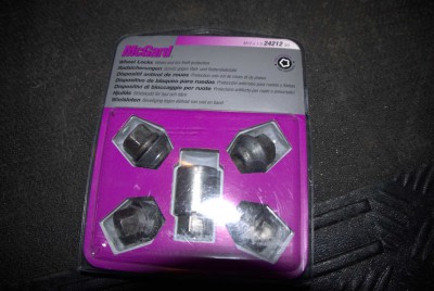 Image00001.jpg (45.17 KiB) Zobrazeno 6042 x Pouze obal, vevnitř jsou náhradní obyčejné matky.