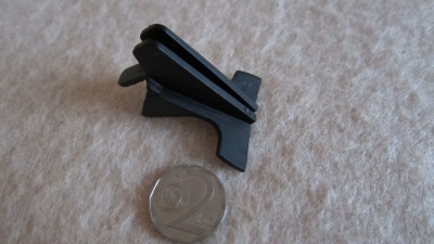 plast od pedálů.jpg