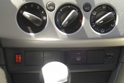 IMAG0287_.jpg (174.18 KiB) Zobrazeno 1934 x Konektor USB