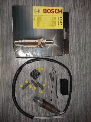 IMAG1549.jpg (65.86 KiB) Zobrazeno 2940 x Obsah krabičky. Návod na montáž o velikosti Rudého Práva se na fotku jaxi nevešel :)