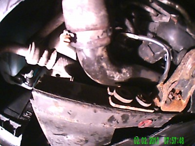 PICT0163.JPG (46.89 KiB) Zobrazeno 4626 x pohled zespodu pod kryt na trubku, čidlo není vidět ale kabeláž ano