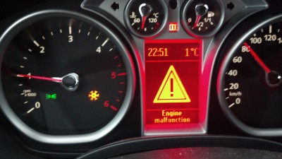 2013-03-18_17-09-23_822.jpg (33.42 KiB) Zobrazeno 2276 x foto přístrojovky s chybou