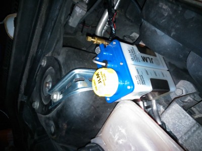 Finalne usazeny reservoar vc. propojeni s chobotnici i LED.