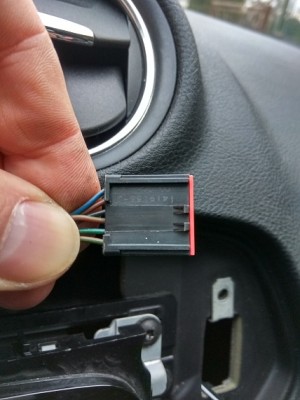 IMG_20170304_170828_HDR.jpg (88.75 KiB) Zobrazeno 6395 x konektor pro tlačítko