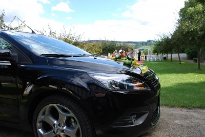 Již manželé v pozadí