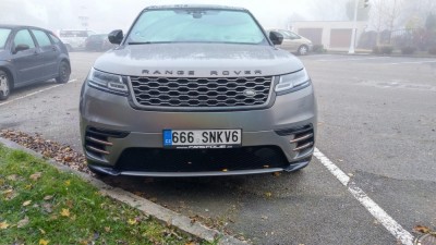 RR_666SNKV6.jpg