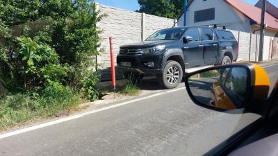 KRCIN0V0.jpg