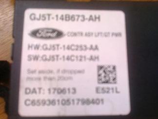 prodej_kuga2_el5dvere_dily_detail.jpg