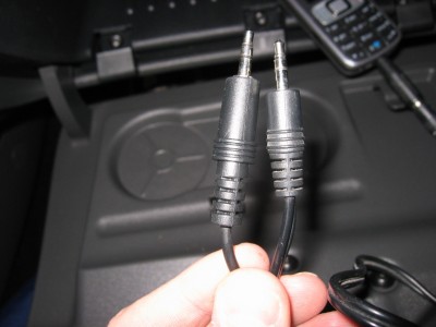 Dvě propojky - levá je příliš dlouhá (5,5 cm) a nejde dovřít kastlík