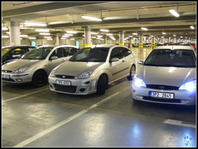 já sem až ten vpravo =) tak to vypadá v uzavřeném prostoru garáže atd.