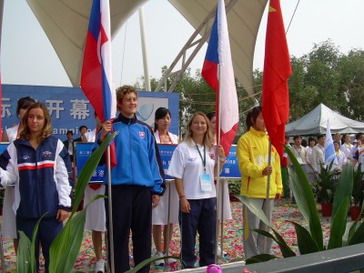 martina s vlajkou.JPG