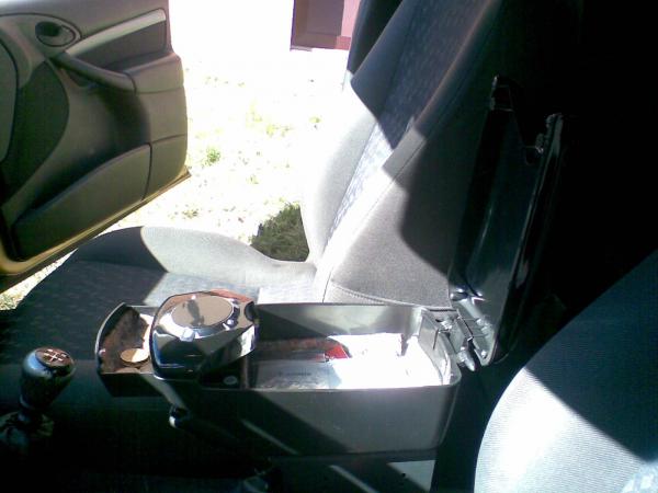 ty hadry uvnitr operky jsou jakesi polstrovani, aby to tam neklepalo o plasty