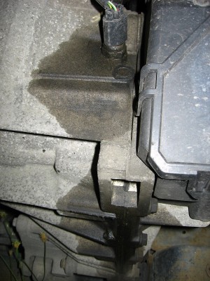 prosakující olej na převodovce