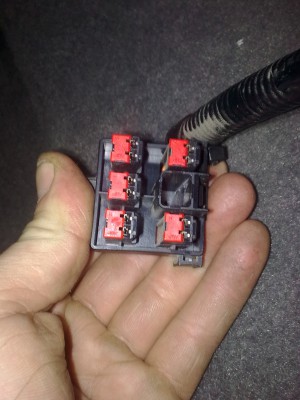 a toto my kouka z podlahy