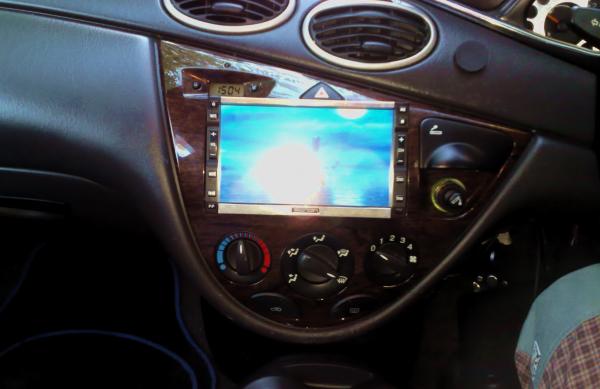 Eonom autoradio s podporou MP3/WMA/DVD/PC Video Formats/TV