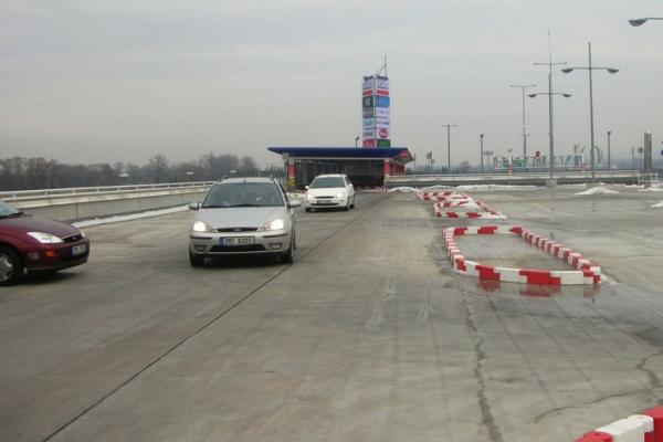 Jm srázek Olympia 1. 12. 07 002 - už jedoou.....jpg