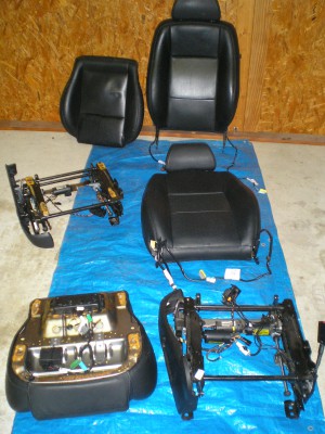 PA180015.JPG (61.58 KiB) Zobrazeno 3427 x Rozborka a zborka. Nepasujú veci z lavej sedačky do pravej a opačne.