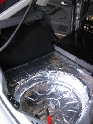 Zakrytovaný podběh a tlumení kufru