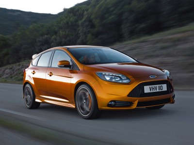 2012-Ford-Focus-ST-Front-And-Side-Speed-1280x960.jpg