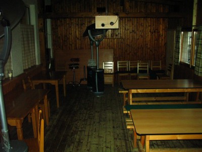 Druhy pohled uvnitr terasy (ty &quot;hriby&quot; jsou tepelne ohrivace, pokud by byla kosa)
