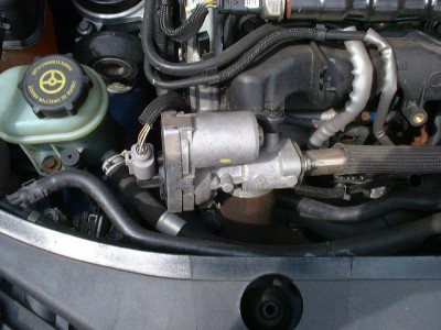 U tohoto EGR se bez rosvícení kontrolky motoru zatím nepodařilo zaslepení ani s otvory.Tento EGR má ovladani ventilu krokovým motorkem.<br /><br />Tak nakonec se podařilo obejít i tento typ EGR,jen je třeba vyndat klapku která reguluje prutok spalovacího vzduchu a pak jde uplně zaslepit přívod spalin do EGR,bez rozvícení kontrolky.
