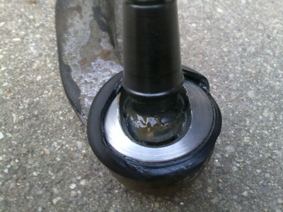 Detail. Po částečném setření maziva, aby bylo líp vidět.