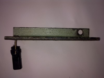 Foto245.jpg (19.84 KiB) Zobrazeno 1502 x To železo se dá souběžne s motorem, nad rouru výfuku.