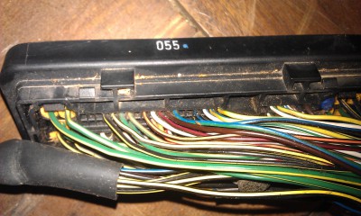 dnes som si doniesol z vrakáča konektor s pinmi. A schválne......malo tempomat alebo aspoň prípravuu!!!