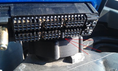 Pozor na odvrtané plastove odliatky- musia preč, aby sa tam dostal pin...